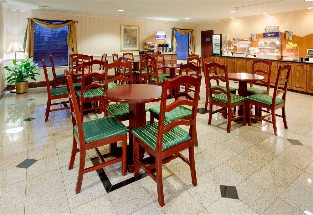 Red Roof Plus Henderson Restaurant photo